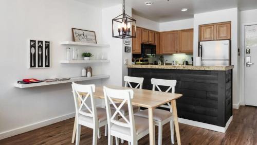 Lakeside Village House | Lakeside 1BR 4-Min to Keystone Ski Resort