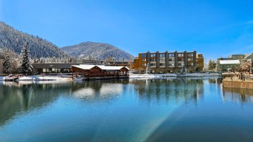 Lakeside Village House | Lakeside 1BR 4-Min to Keystone Ski Resort