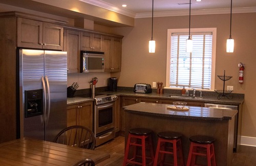 Seguin House | Lakeside at Rocky Crest