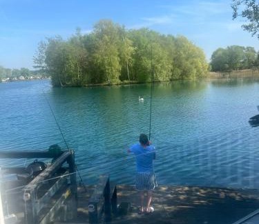 Tattershall Resort | Lakeside Bliss with Fishing Peg and Hot Tub