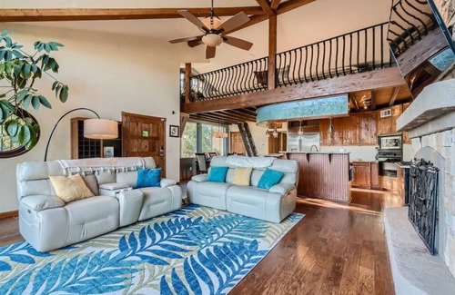 Jonestown House | Lakeside Cabin Spacious Patio/Treehouse Sleeps 12