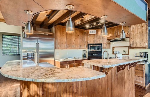 Jonestown House | Lakeside Cabin Spacious Patio/Treehouse Sleeps 12