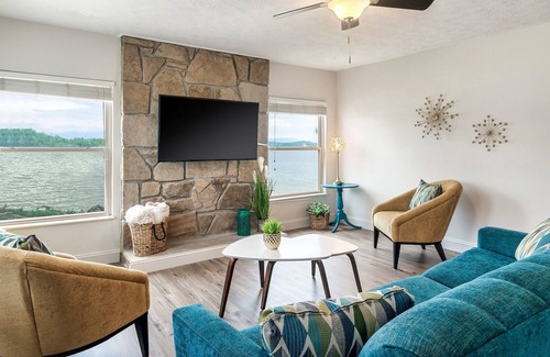 Dandridge Cottage | Lakeside Cottage (3-Bedroom) by RedAwning