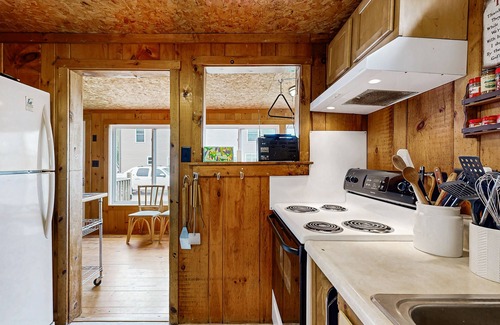 Malletts Bay House | Lakeside cottage w/mountain views, canoes, firepit, enclosed porch, bbq, beach