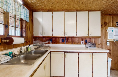Malletts Bay House | Lakeside cottage w/mountain views, canoes, firepit, enclosed porch, bbq, beach