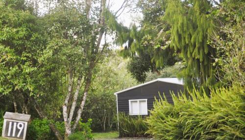 Lake Tarawera House | Lakeside Cottage with Jetty at Lake Tarawera