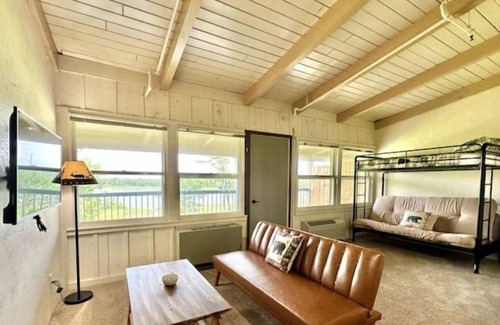Hill City Apartment | Lakeside Duplex with Lake View