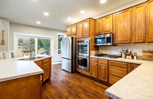 Sagle House | Lakeside Escape in Sagle w/Mountain Views