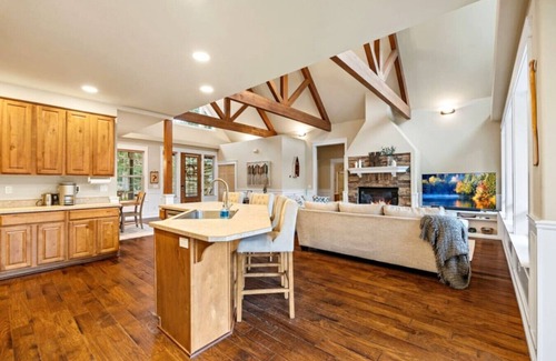 Sagle House | Lakeside Escape in Sagle w/Mountain Views