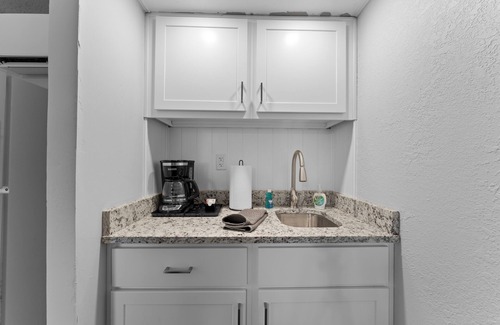 Indian Point Condo | Lakeside Escape: Your Perfect Getaway!