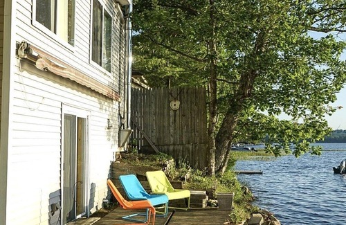 Poland House | Lakeside house with a separate bunkhouse