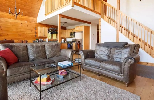 Hunter Ski Chalet | Lakeside Hunter Chalet on Ski Mountain