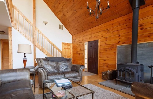 Hunter Ski Chalet | Lakeside Hunter Chalet on Ski Mountain