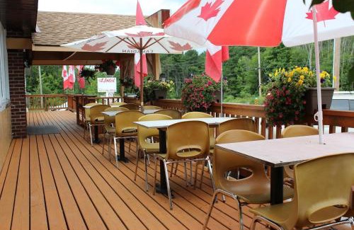 Cloyne Hotel | Lakeside Inn