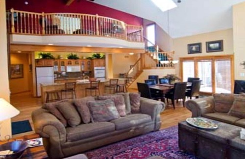 The Galena Territory House | Lakeside is a spacious, flowing home located on the north shores of Lake Galena