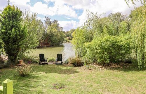 Tattershall House | Lakeside Lodge Retreat
