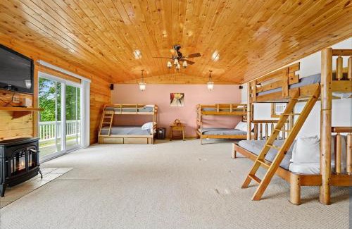 Reed City House | Lakeside Lodge Retreat