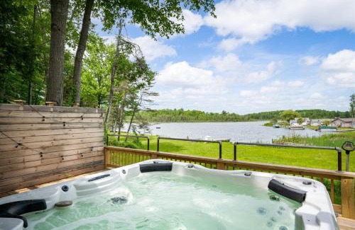 Reed City House | Lakeside Lodge Retreat