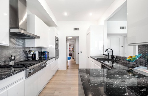 Palm Springs Condo | Lakeside Luxe: Seven Lakes Golf & Country Club stylish condo