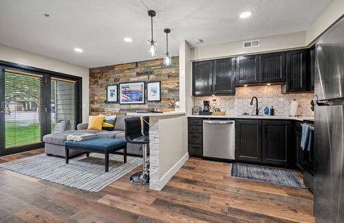 Ogden Condo | Lakeside Luxury LS3 | Pool | Hot Tub | Pickleball