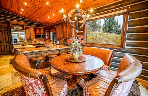 Grand Lake Ski Chalet | Lakeside Mountain Chalet
