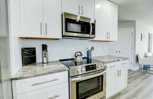 Iona House | Lakeside Paradise Getaway Near Southwest Florida's Top Beaches! Pool Table 3B3B