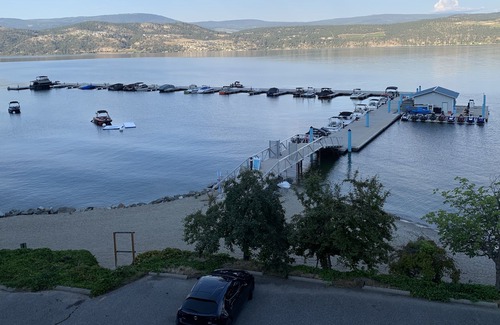 Central Okanagan Condo | Lakeside retreat, relax and enjoy the beach, sun, and lake.