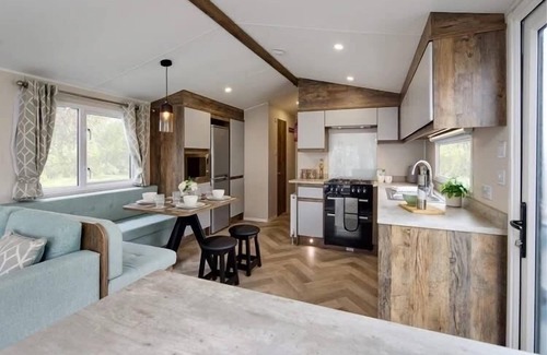 Dogdyke House | Lakeside Retreat @ Tattershall Lakes