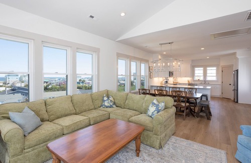 Carolina Beach House | LAKESIDE SERENITY- panoramic views on a private road, sleeps 14