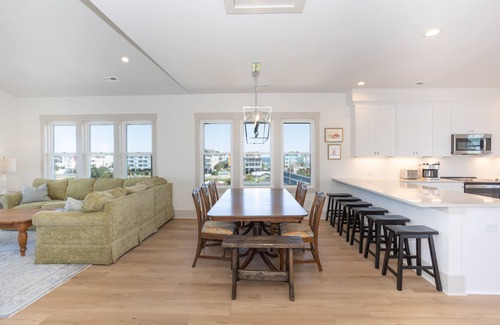 Carolina Beach House | LAKESIDE SERENITY- panoramic views on a private road, sleeps 14