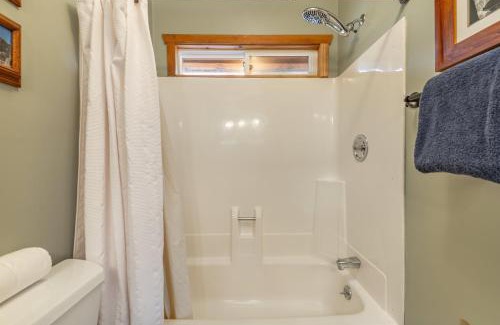 Brockway House | Lakeside Serenity Retreat