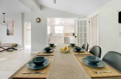 Innisfil House | Lakeside Serenity: Your Perfect Beach Escape