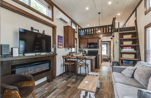 Tracy City House | Lakeside Tiny House on the lake, in the mountains