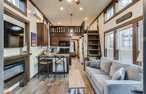 Tracy City House | Lakeside Tiny House on the lake, in the mountains