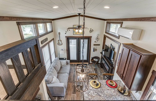 Tracy City House | Lakeside Tiny House on the lake, in the mountains