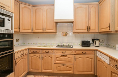 Lakeside House | LAKESIDE VIEW, family friendly in Bowness-On-Windermere