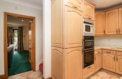 Lakeside House | LAKESIDE VIEW, family friendly in Bowness-On-Windermere