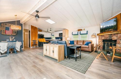 Thayerville House | Lakeski Lodge with direct lake and dock access!