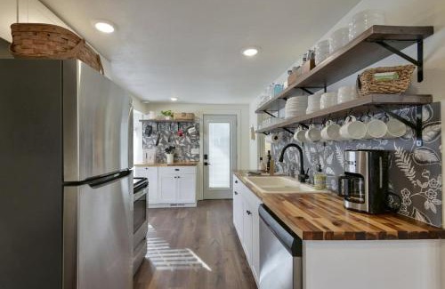 Rockaway Beach House | Laketown Cottages Blue Anchor