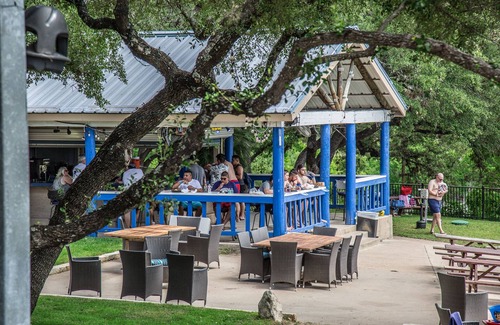 Volente Cabin | LakeTravis Bungalow 3: Free waterpark, low cleaning fee