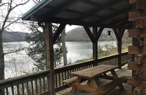 Allons Cabin | Lakeview Cabin at Marina on Dale Hollow Lake near Standing Stone State Park