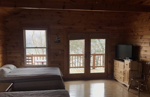 Allons Cabin | Lakeview Cabin at Marina on Dale Hollow Lake near Standing Stone State Park