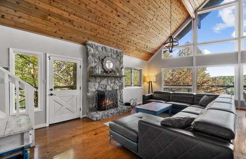 Smithville Ski Chalet | Lakeview Cedar Chalet