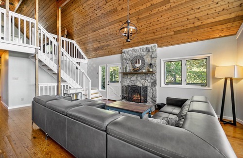 Smithville Ski Chalet | Lakeview Cedar Chalet