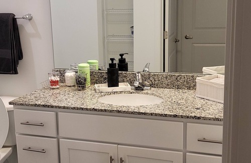 Doctors Inlet Apartment | Lakeview Escape