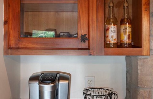 Dandridge Cabin | Lakeview Fun 6BR Cabin with Game Room for Groups and Families