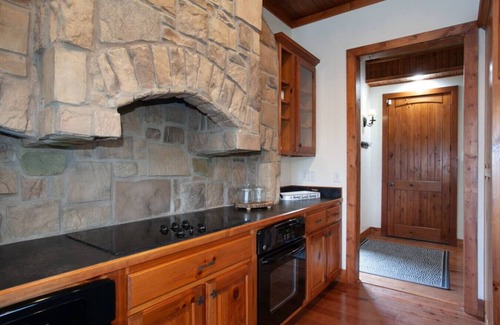 Dandridge Cabin | Lakeview Fun 6BR Cabin with Game Room for Groups and Families