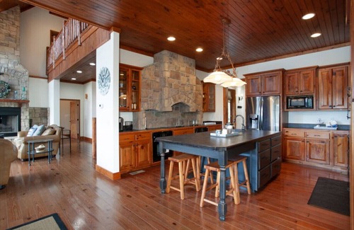 Dandridge Cabin | Lakeview Fun 6BR Cabin with Game Room for Groups and Families