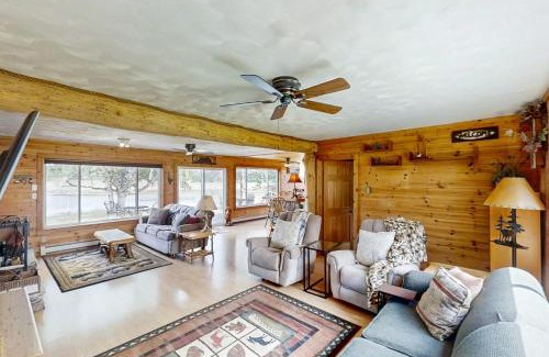 Atlanta House | Lakeview Getaway