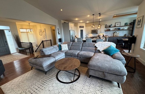 Foothills House | Lakeview Getaway with Hot Tub + Pool near Silver Star